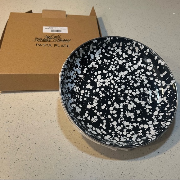 NIB Golden Rabbit Set of 4 Black Swirl Pasta Plates - Picture 2 of 13